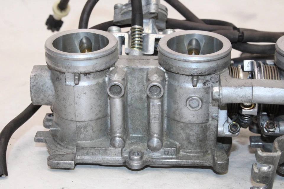 01-06 HONDA CBR600F4I OEM INYECTORES DE COMBUSTIBLE PRINCIPALES / CUERPOS DEL ACELERADOR Foto 2 de 4