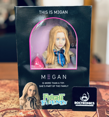 M3GAN MEGAN Puppe/Plüschbox Set Kultur Fliege FRIGHT FRIENDS Horror exklusiv Neu