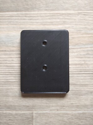e Scooter  Kennzeichenhalter in Schwarz .Maße 7,2x6x0,5 cm. 