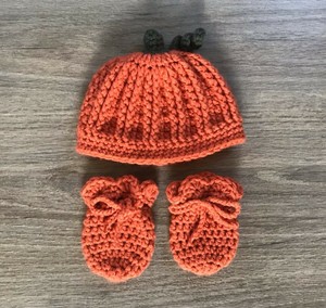 baby beanie and mittens