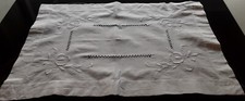 VINTAGE WHITE COTTON & WHITE EMBROIDERED FLORAL TABLECLOTH / RUNNER / MAT