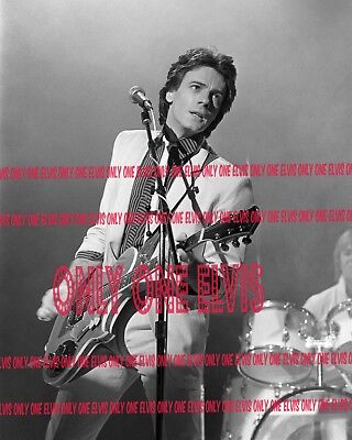1983 POP STAR Actor-Singer RICK SPRINGFIELD /"LIVE ON STAGE/" PHOTO Playing Guitar