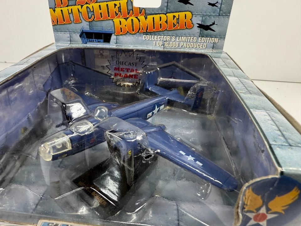 Flying Champs B-25 Mitchell Bombardero Diecast Metal Avión Modelo con Soporte Foto 2 de 2