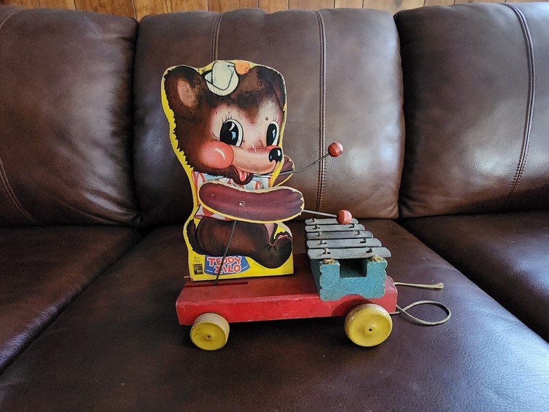 Vintage Fisher Price TEDDY ZILO No. 752 Pull Toy