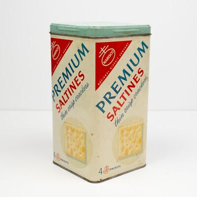 VTG Nabisco Premium Saltine Crackers 14oz. Tin Canister One side Spanish