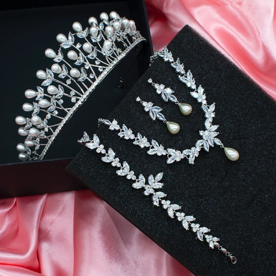 Tiara In Perle E Zirconia Cubica Con Opzioni Di Set Gioielli - Immagine 4 di 4