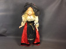 Ancienne poupée en plastique cache bouteille déco bar vintage