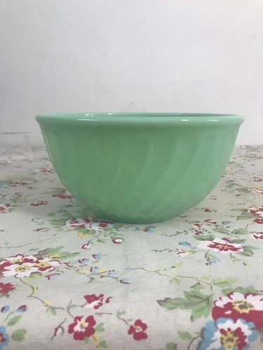 Fire King Jadeite Swirl Mixing Serving Nesting Bowl. 7”