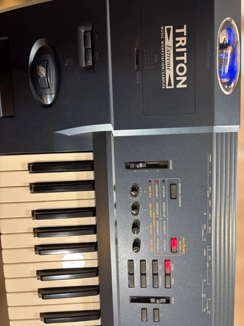 KORG TRITON EXTREME 61 KEY SYNTHESIZER WORKSTATION LCD POWER