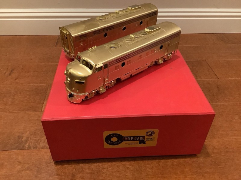 O SCALE Key Imports Brass EMD F-9 A&B Diesel Engine Set Northern Pacific