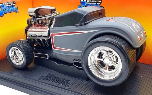 Muscle Machine 1/18 Scale Diecast 71166 - 1932 Ford Roadster - Grey - Picture 2 of 5