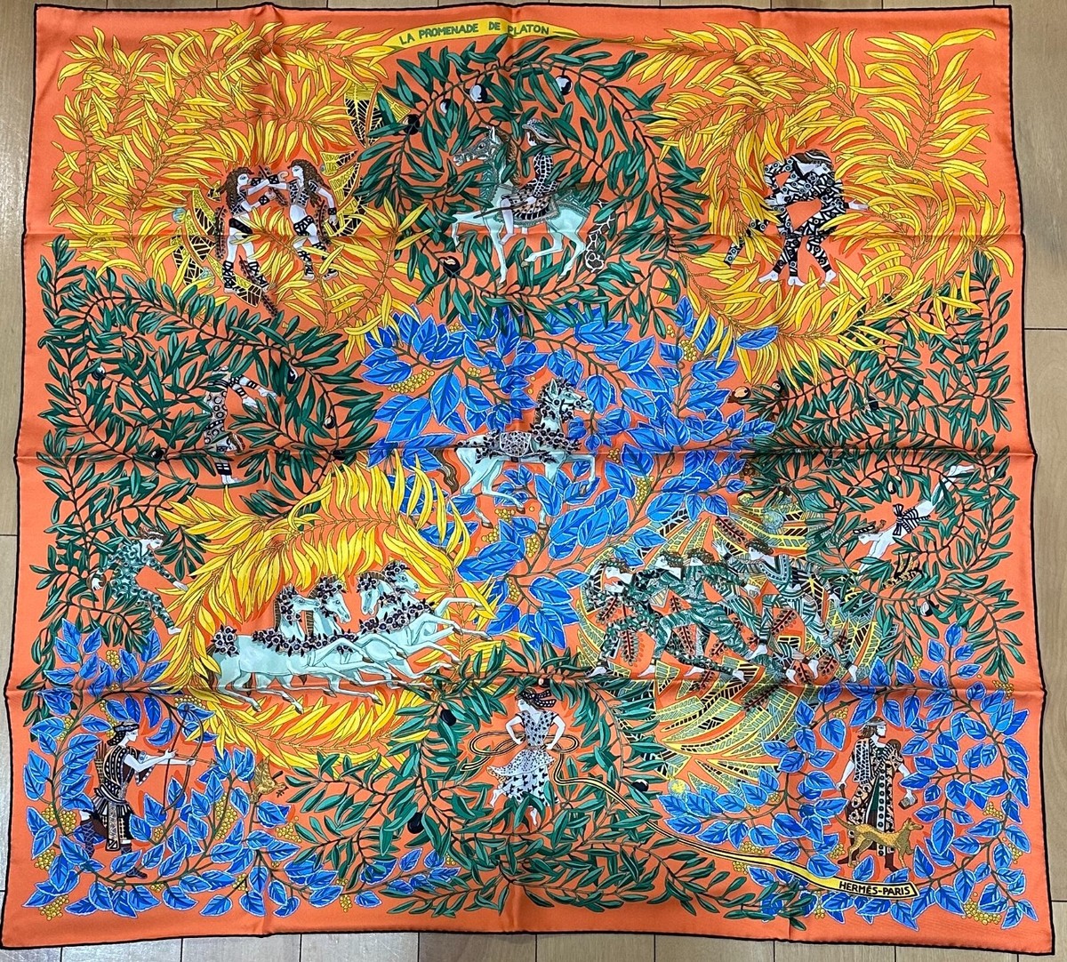 HERMES LA PROMENADE DE PLATON Carre 90 Orange 100% silk
