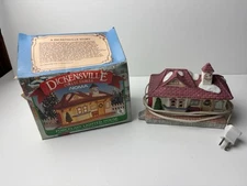 1990 Dickensville Collectables Noma Porcelain lighted house western station 