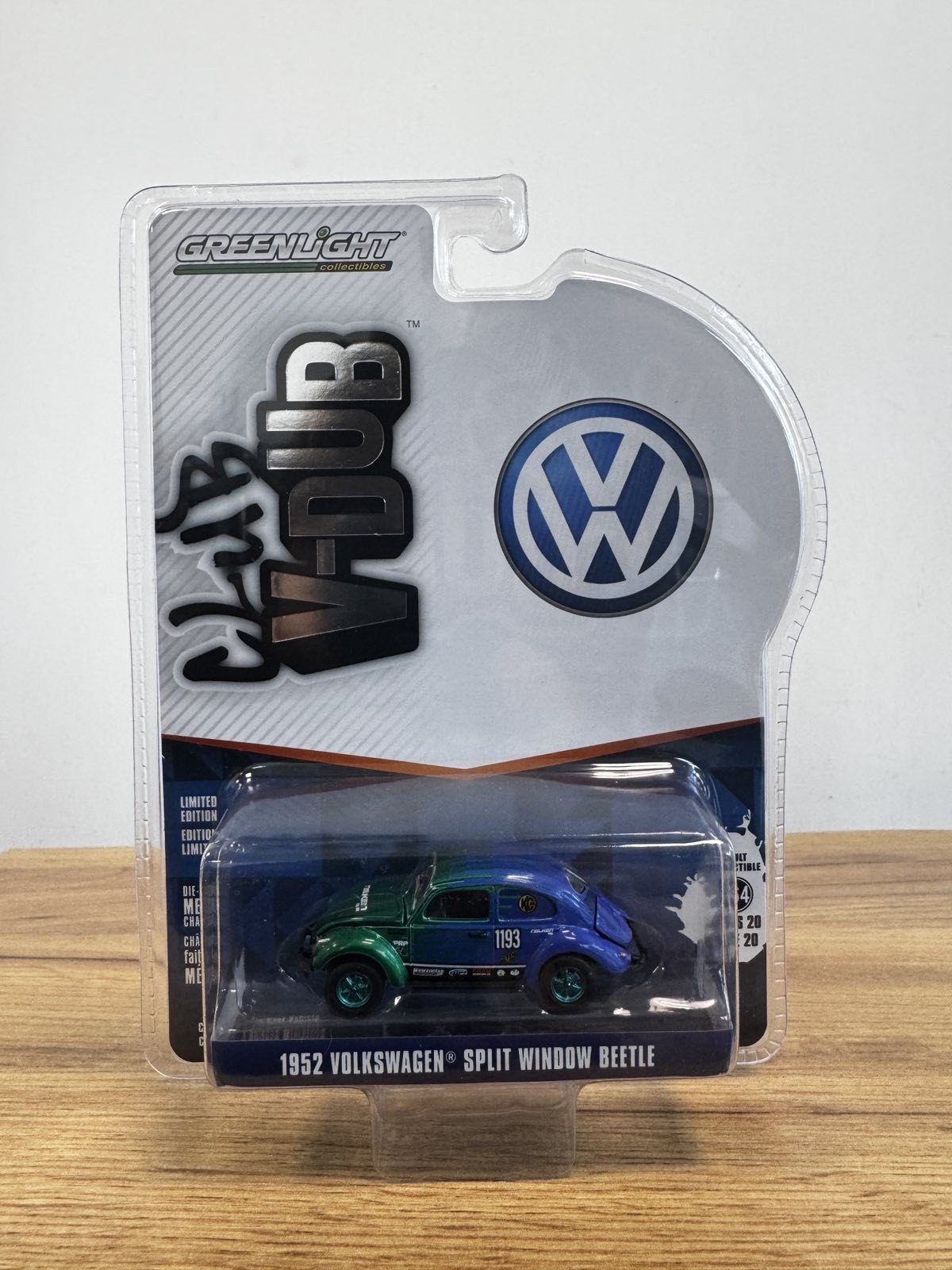 GREENLIGHT GREEN MACHINE 36110-A 1:64 1952 Volkswagen Split Window Beetle - Falk