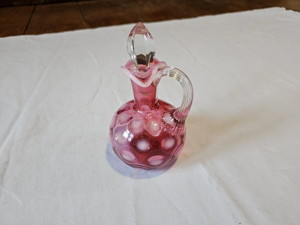 Crueta de vidrio de arándano Fenton de colección con patrón de punto de moneda opalescente de 6,5 pulgadas Foto 4 de 4