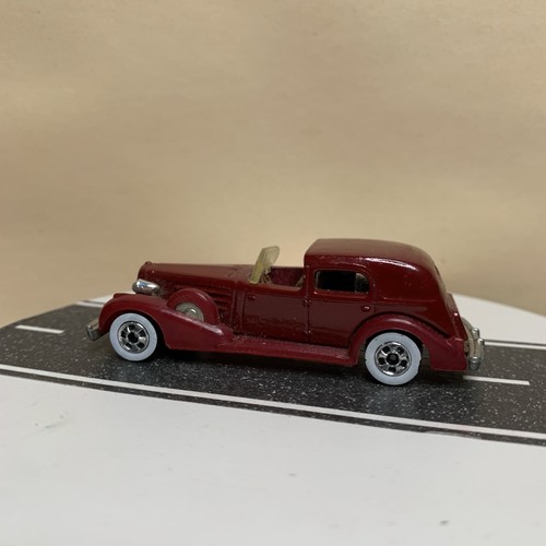 Hot Wheels ‘35 Classic Caddy Cadillac Dark Red w/White Wall BW 1:64 Scale NM - Picture 2 of 12