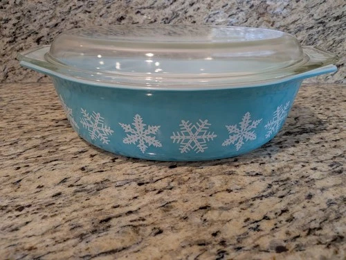 Vintage Pyrex Casserole Dish Turquoise Snowflake 1.5 Qt With Lid