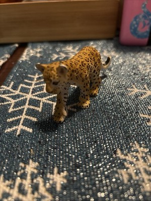 Safari Ltd Leaped Cub