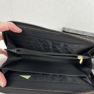 XOXO Wristlet Wallet 7.5x4 inch Black Gold Accents Credit Card