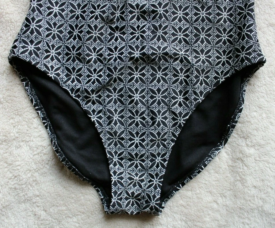 Traje de baño de una pieza con frente de encaje negro/blanco Old Navy Junior ~XS~ Foto 2 de 4