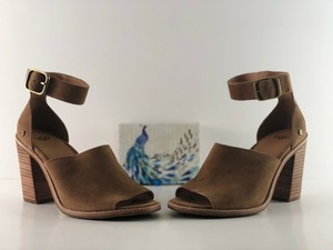 ugg aja ankle strap sandal