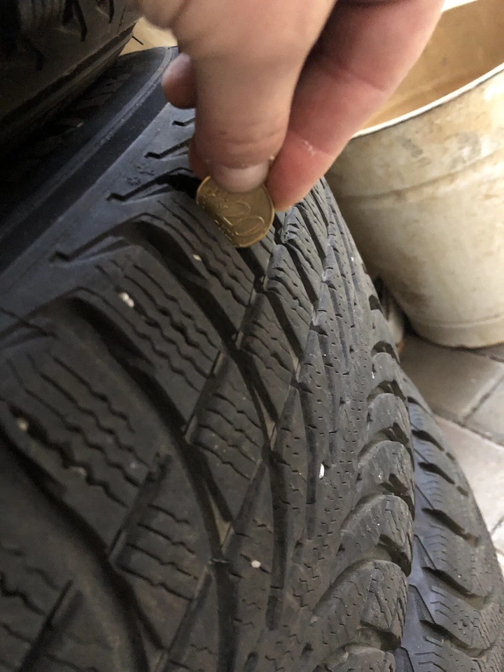 4x Volvo Felgen mit neu Winterreifen (Michelin) - Bild 4 von 4