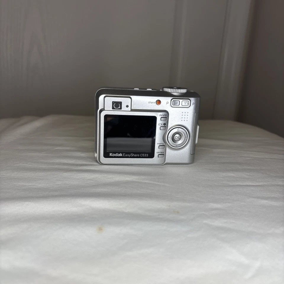 Kodak EasyShare C533 5.0MP Digital Camera - Silver For Parts/Repair - Image 2 of 4