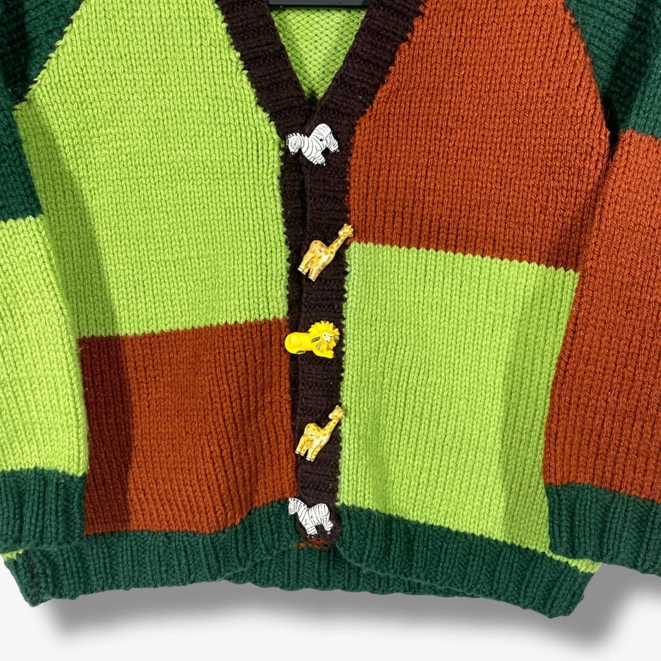 Cardigã suéter vintage feito à mão malha juvenil XL colorblock botões animais - Imagem 2 de 4