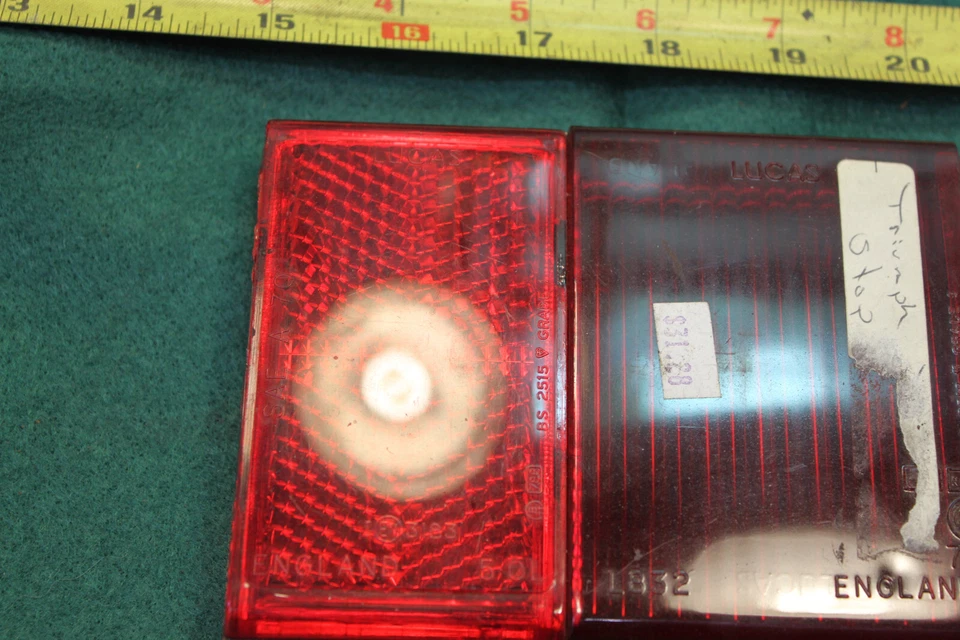 Conjunto de lente roja Triumph TR6 LH Lucas L832 LH Foto 4 de 4
