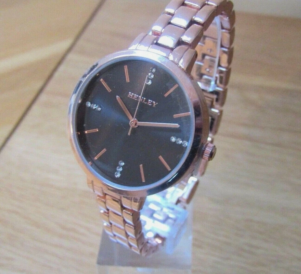 BRAND NEW LADIES HENLEY WATCH BLACK DIAL DIAMANTE STONES ROSE GOLD BRACELET - Imagem 2 de 4