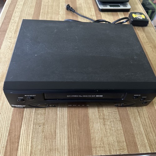 GoldStar AD970zm Video Cassette Recorder VCR No Remote Parts Repair Ejects Tape - Picture 2 of 10