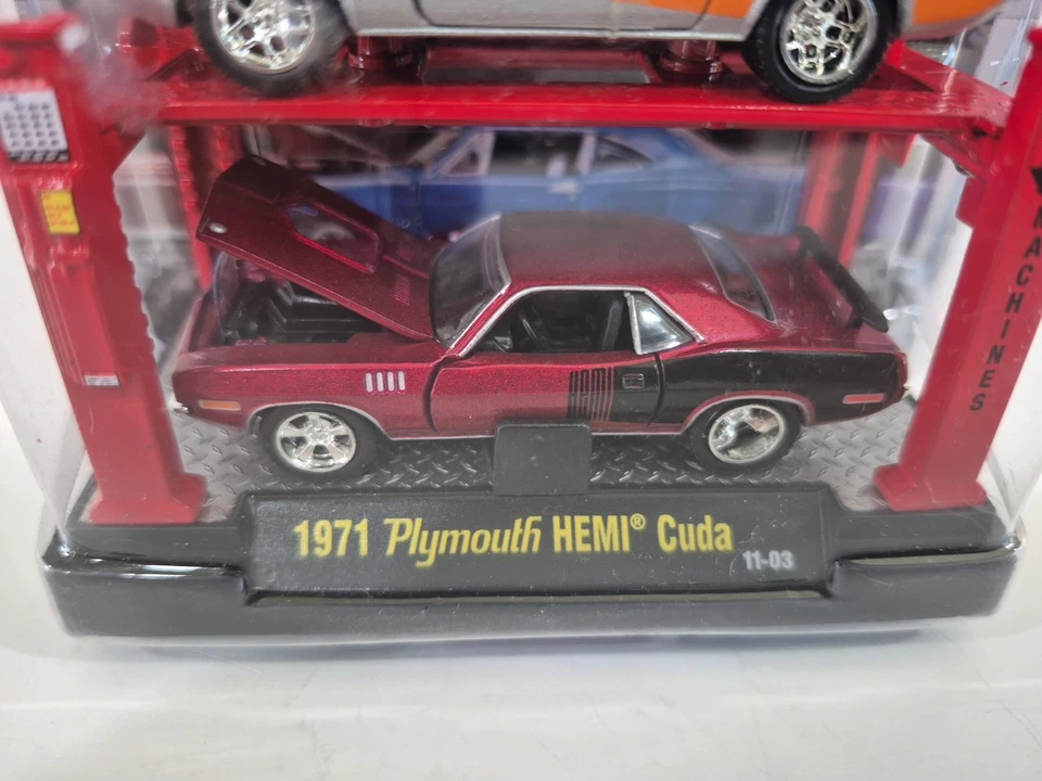 M2 Machine Auto-Lift 2 Pack 1971 Plymouth Hemi Cuda Silver Red Castline 2011 H16 - Image 3 of 4