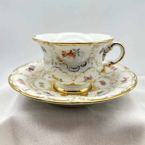 Meissen Streublumen Scattered Flowers Demitasse cup & Saucer Gilt Scrolls B-Form