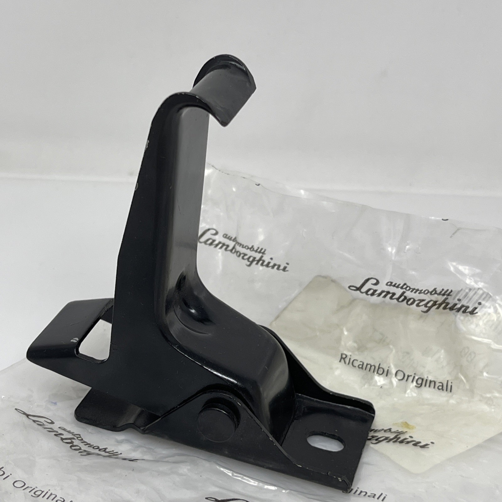 NEW LAMBORGHINI MURCIELAGO LP640 FRONT HOOD SAFETY LATCH BRACKET OEM 410823183