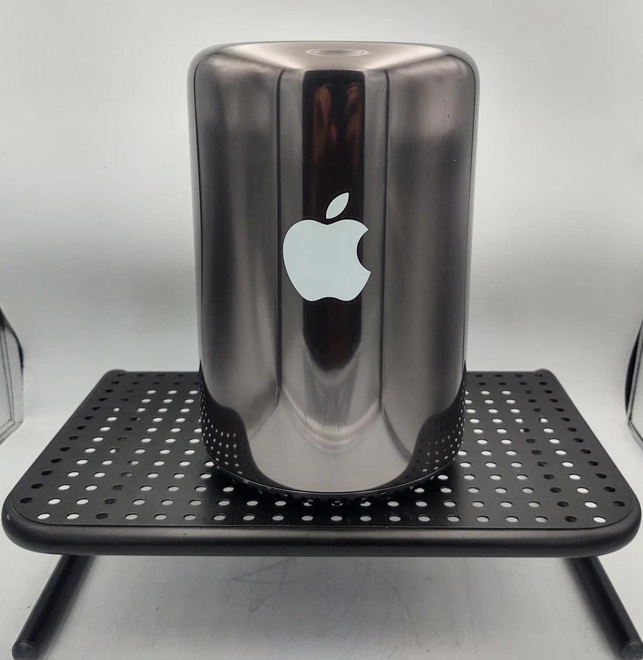 Apple Mac Pro (Late 2013) – Xeon E5, 16GB RAM, 500GB SSD, FirePro D300 - Image 2 of 4