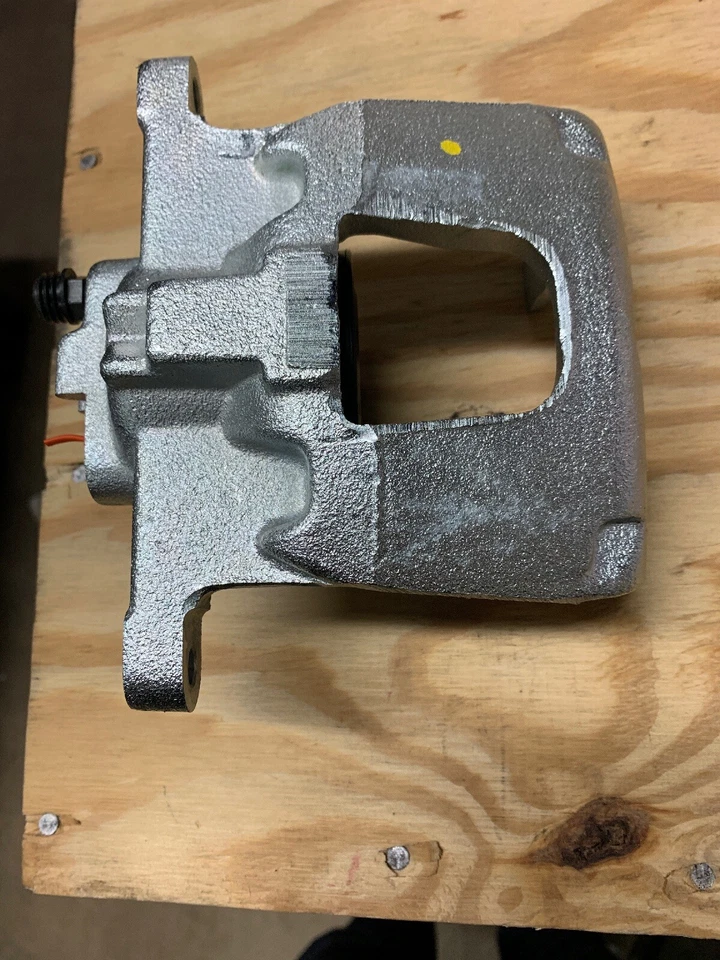 2007-2018 Jeep Wrangler JK Disc Brake Caliper Right Rear  Mopar 68003778AA - Image 3 of 4