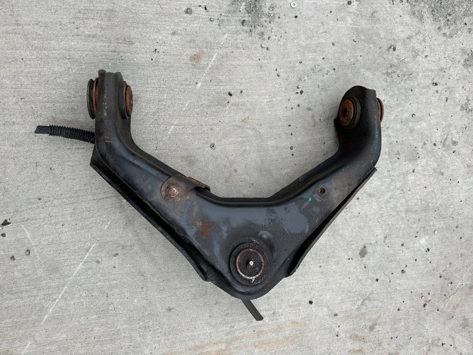 Juego de brazos de control superiores y rótula Chevy Silverado GMC 1500 HD 2001-06 delanteros Foto 4 de 4