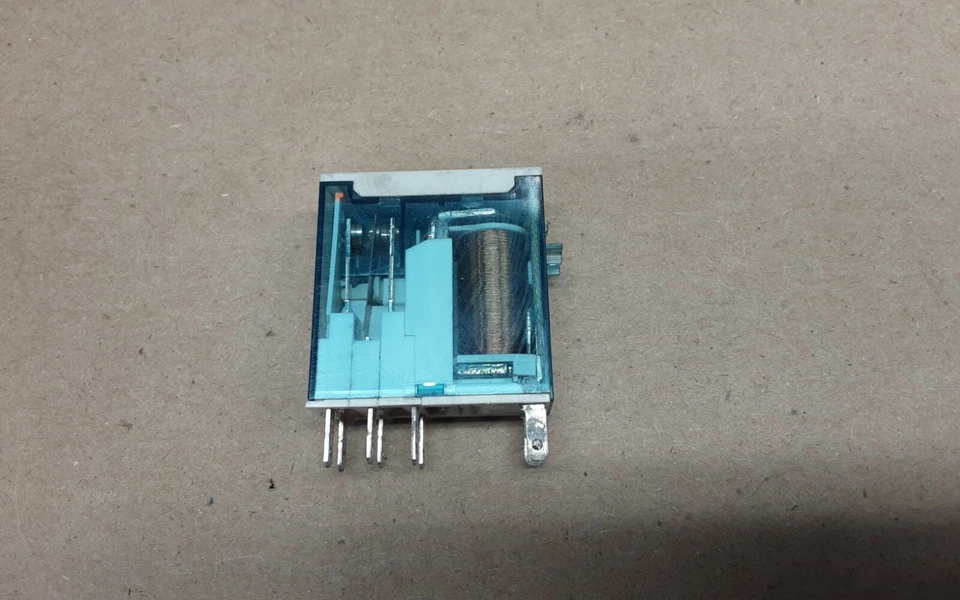 Allen-Bradley 700-HN224 2极继电器插座30VDC #07H9 — 第 2/2 张图片