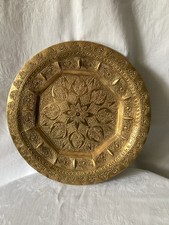 Antico vassoio in ottone marocchino, vassoio fatto a mano con incisione.