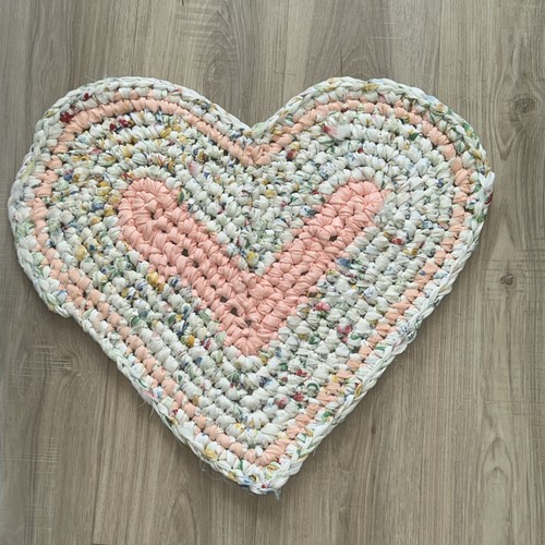Vintage Crocheted Heart Rag Rug Peach & White Handmade Cottage Farmhouse 21 x19”