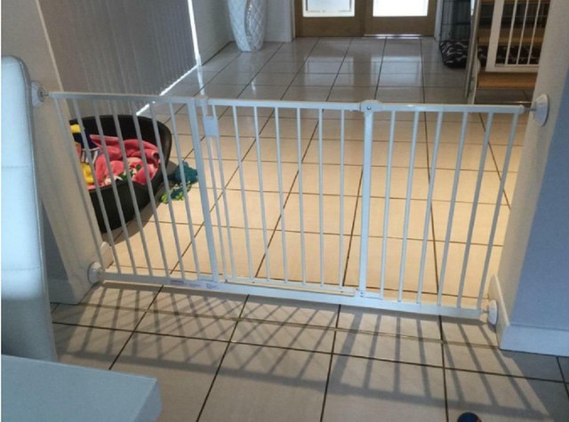 hauck squeeze handle safety gate