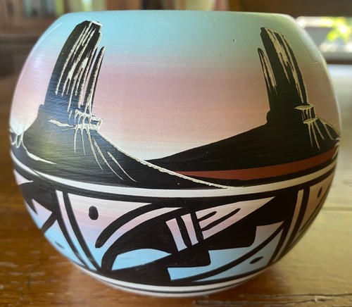 Hozoni Pottery Hand Painted Etched Vase Signed Teal Pink Black