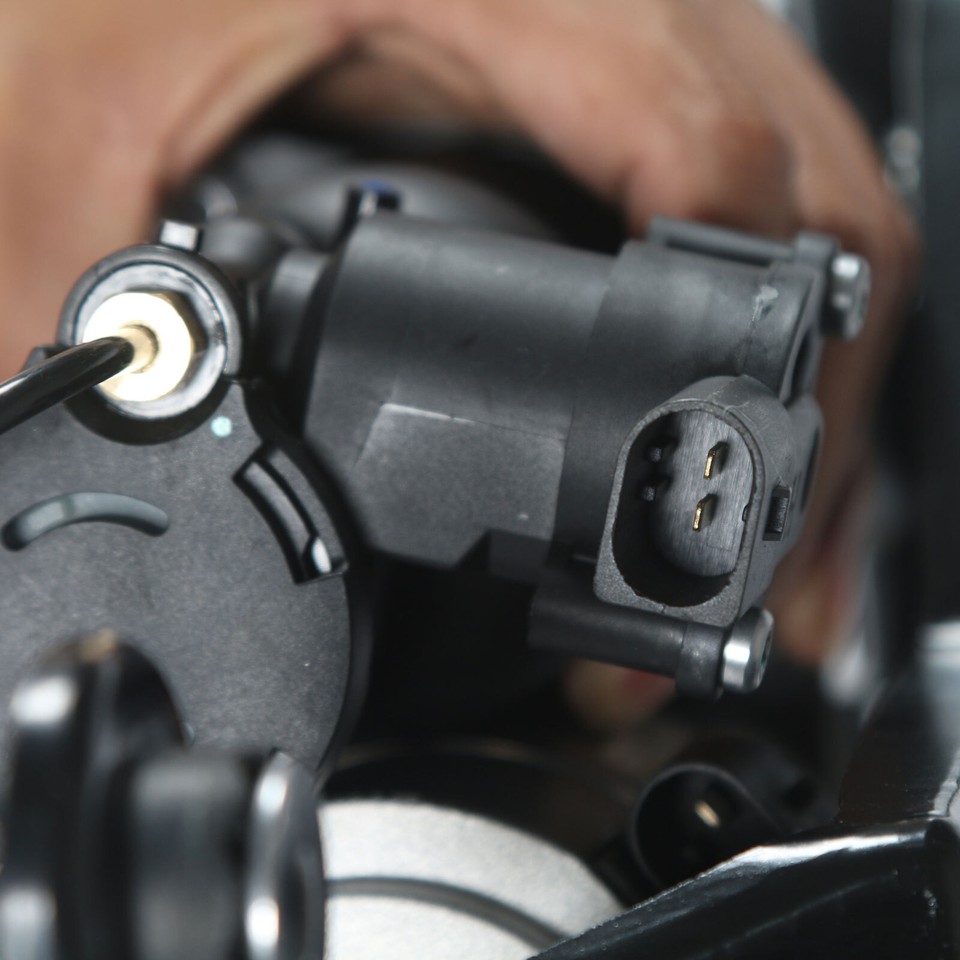 For BMW X5 E70 X6 E71 E72 Air Suspension Compressor Pump 37226785506