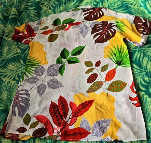 Men's Casual Hawaiian Beach Shirt - Size Small - Picture 4 of 7