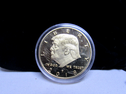 Donald Trump 2018 24K Gold Plated Collectible Eagle Coin with Fit Display Case - Picture 3 of 4