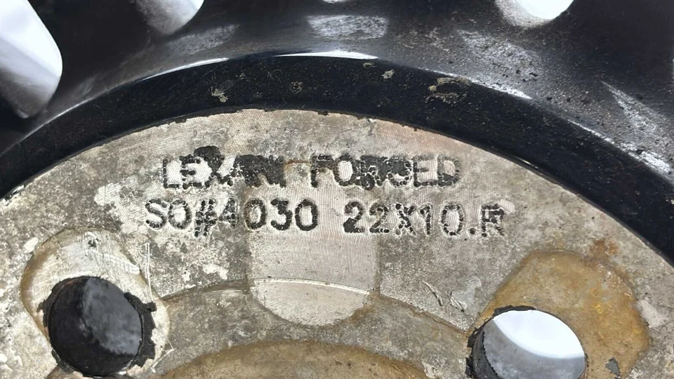 Llanta forjada elegante Lexani 22x10.R 22" pulgadas personalizable de 5 radios negra 4030 Foto 3 de 4