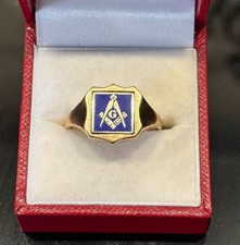 MASONIC HALLMARKED 9CT GOLD SQUARE & COMPASS SECRET SWIVEL SHIELD RING. SIZE X.