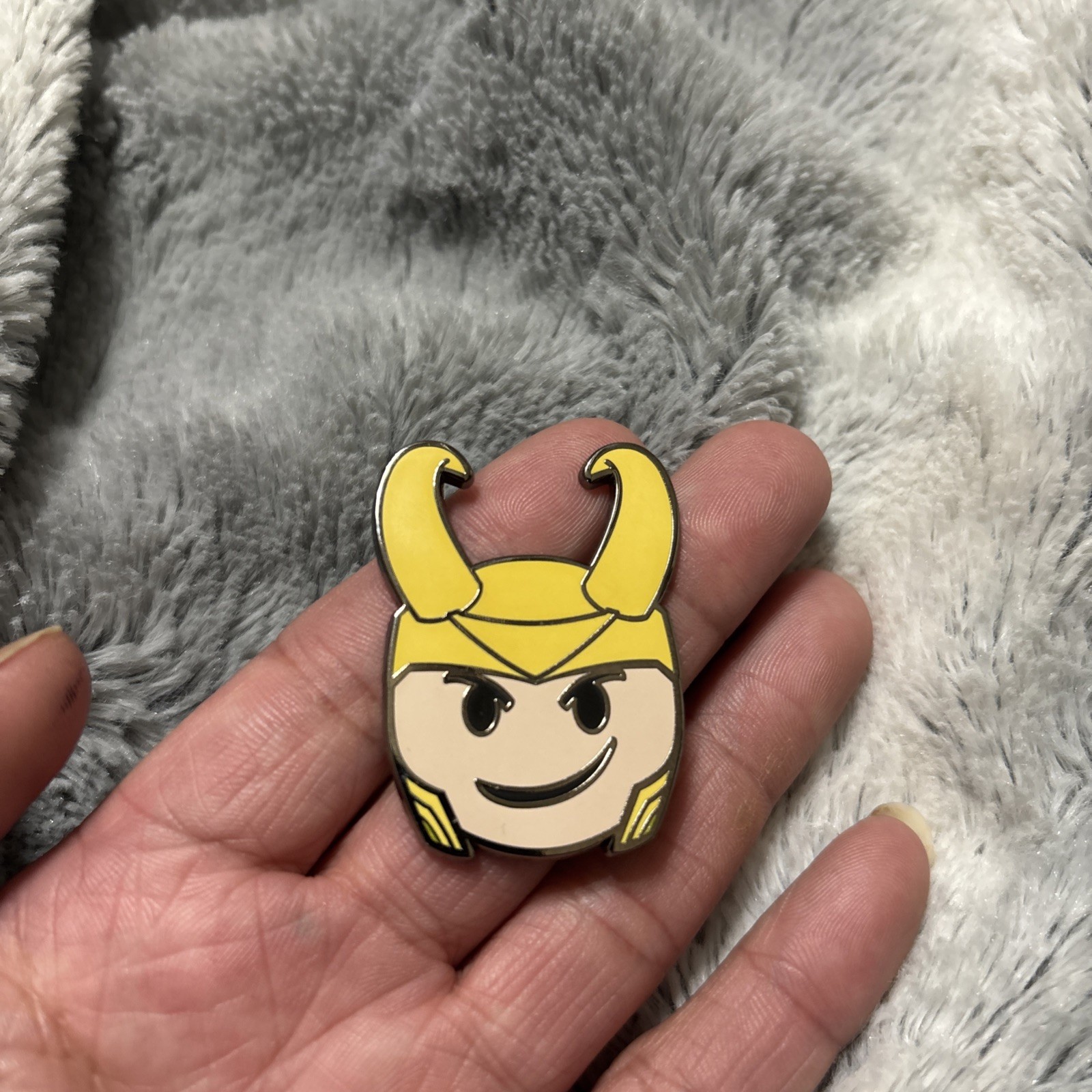 SDCC Comic Con 2017 Loki Emoji Avengers Marvel LE Disney Pin