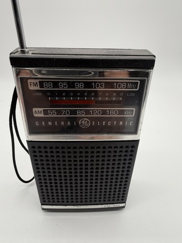 Vintage General Electric - AM/FM Handheld Radio Model 7-2500A - Tested Works