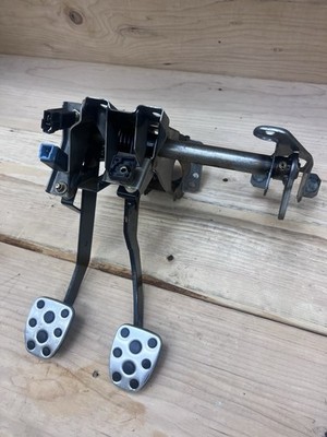 2005 Subaru Impreza 2.5RS Brake And Clutch Pedal Assembly Broken Connector